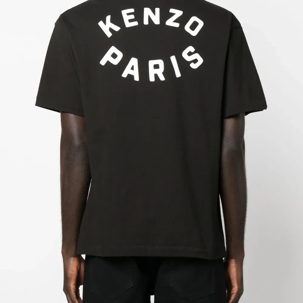 Футболка с логотипом