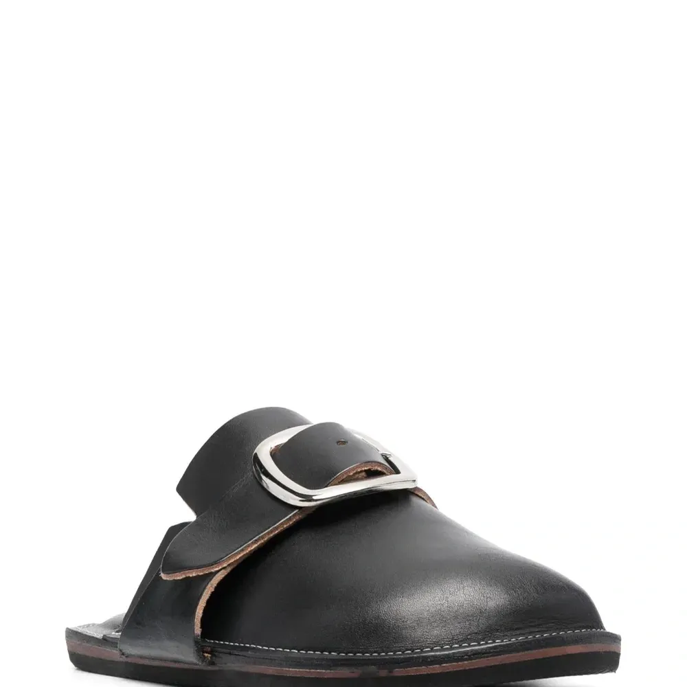 Слиперы с пряжкой