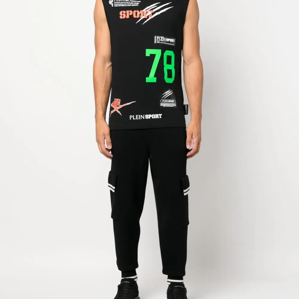 Топ Multilogo без рукавов