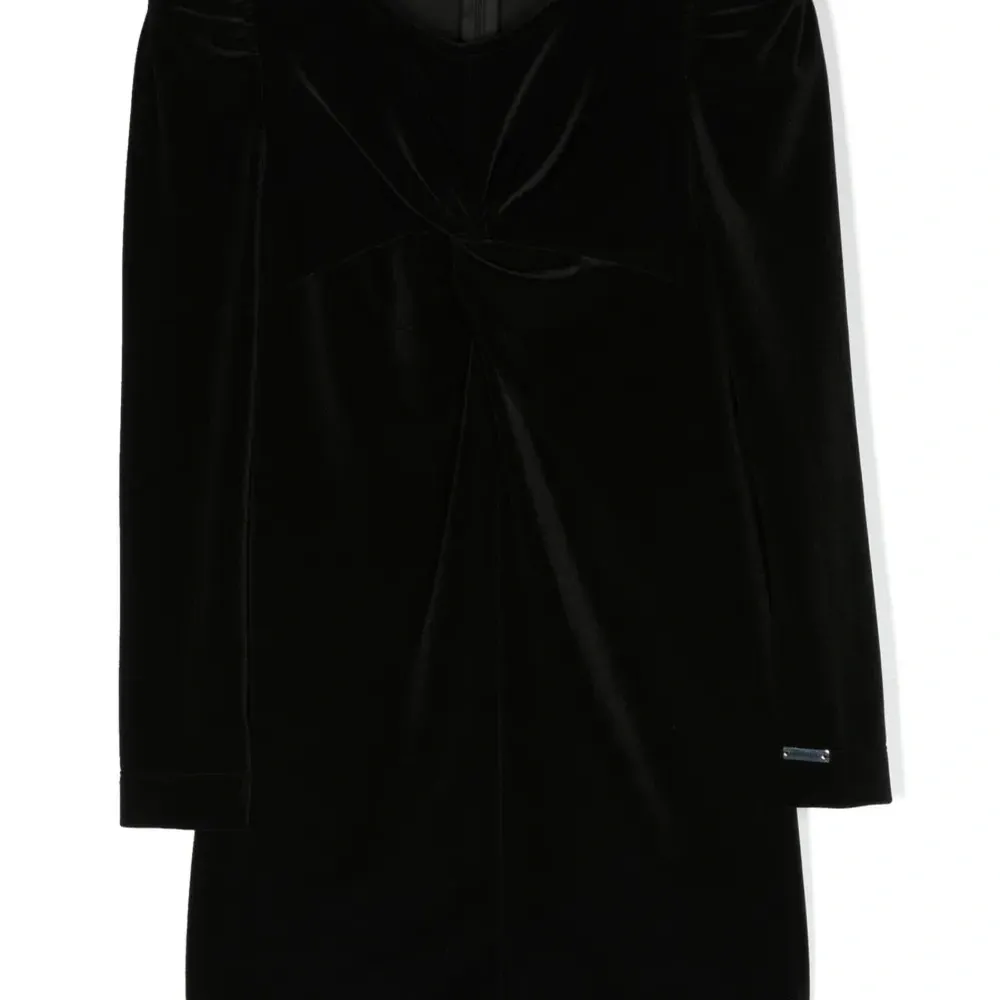 Бархатное платье с длинными рукавами Бархатное платье с длинными рукавами