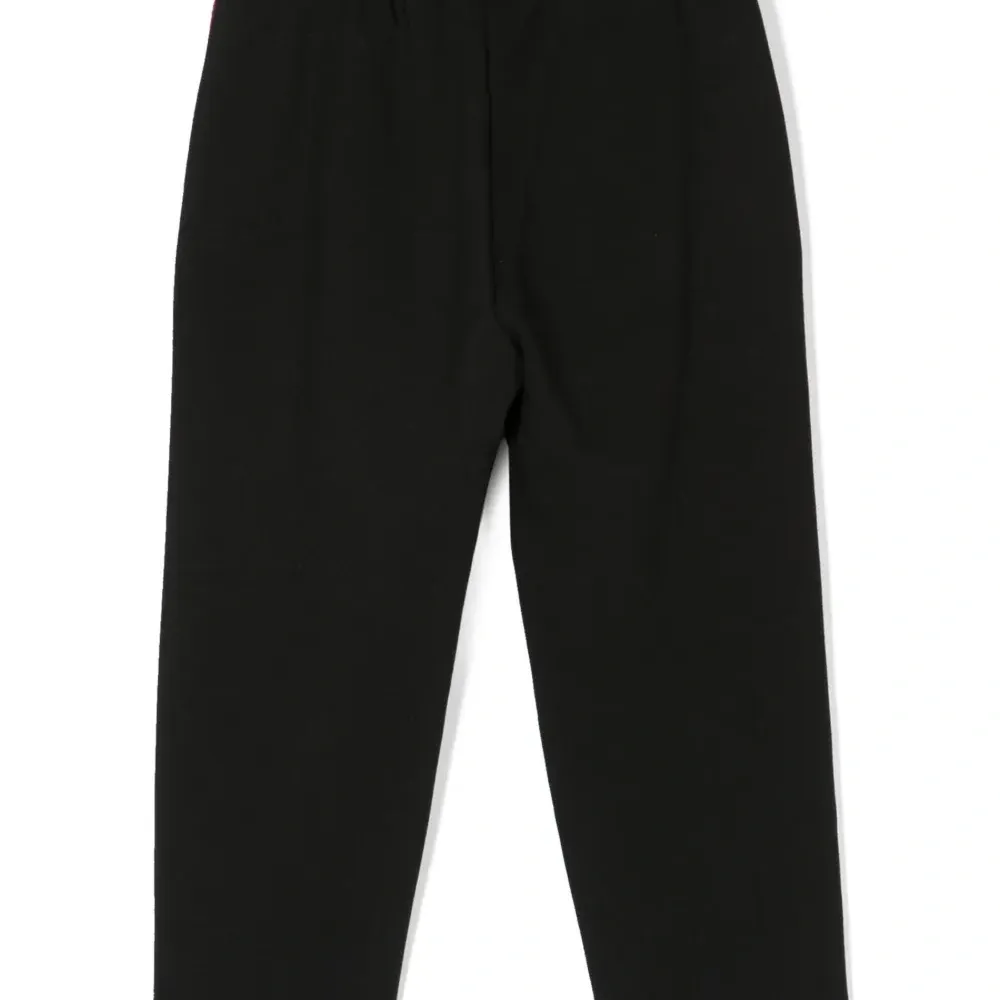 Брюки с вышитым логотипом