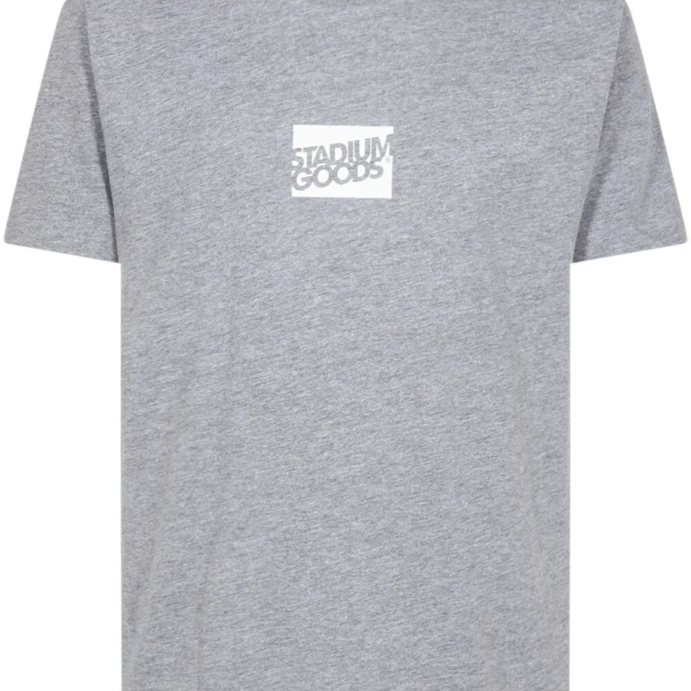 Футболка с логотипом