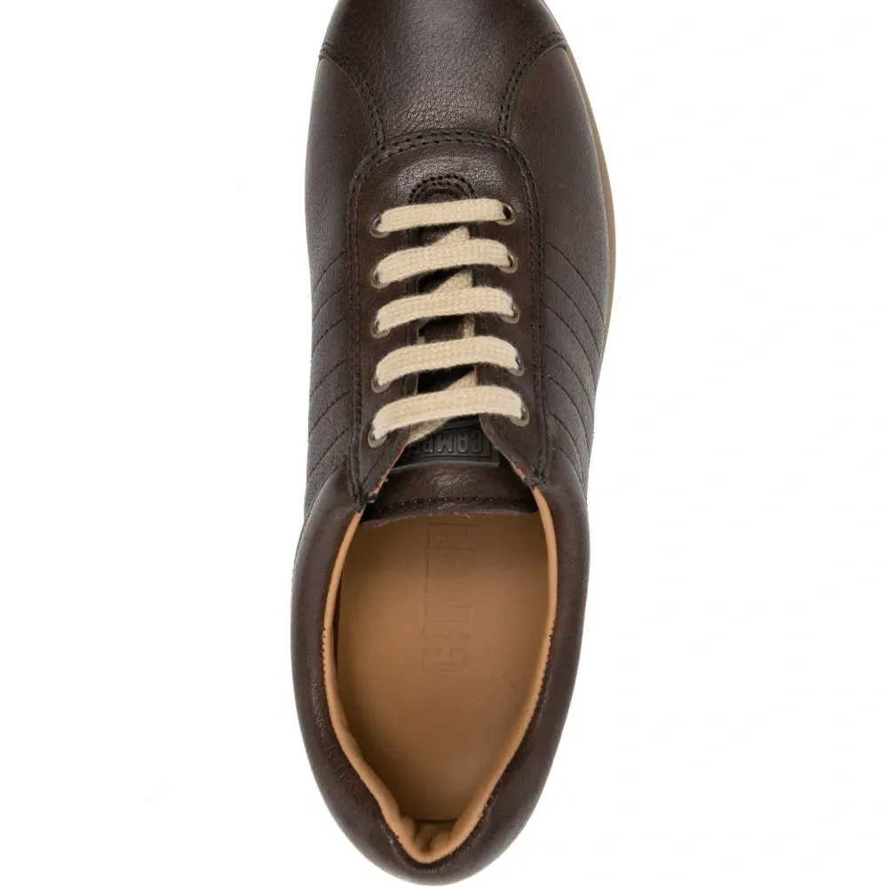 Кроссовки на шнуровке