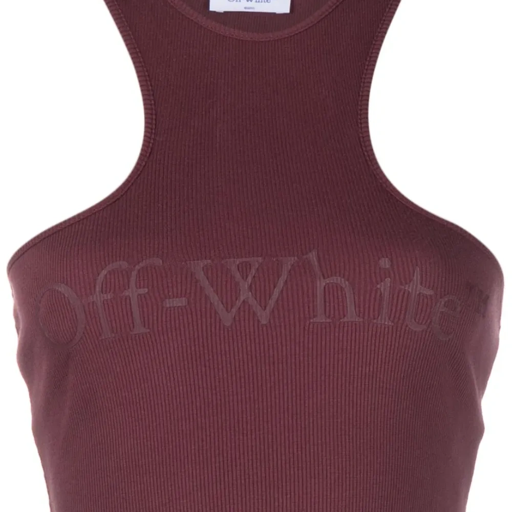 Спортивный топ с логотипом