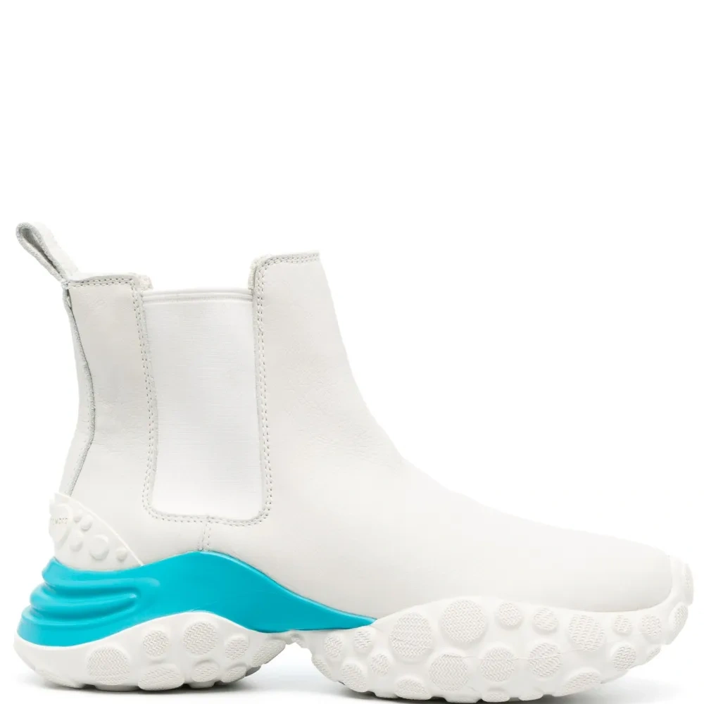 Ботинки на контрастной подошве Ботинки на контрастной подошве