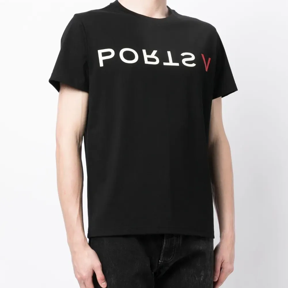 Футболка с логотипом