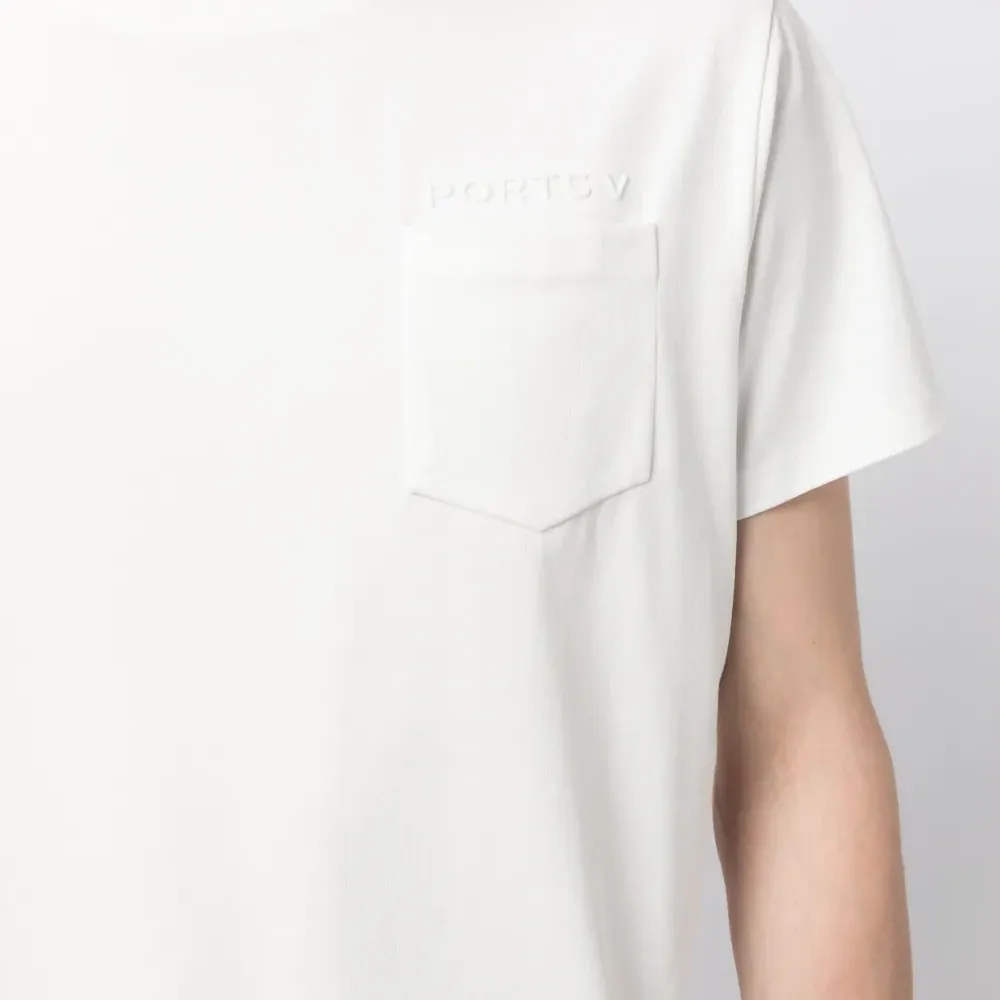 Футболка с тисненым логотипом