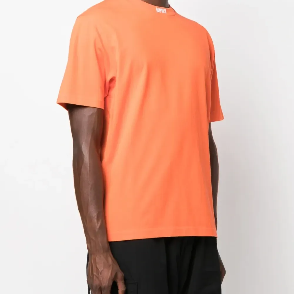 Футболка с вышитым логотипом