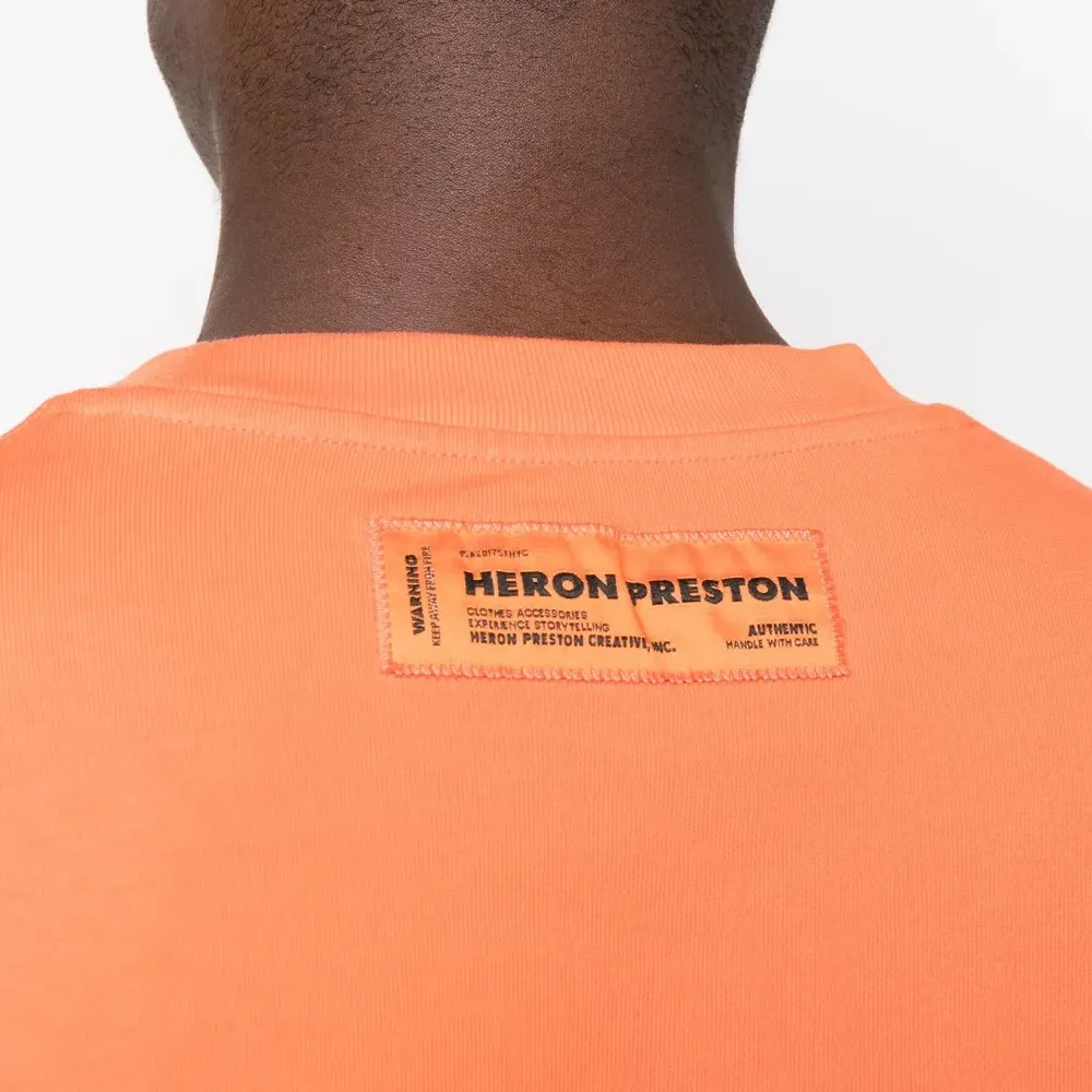 Футболка с вышитым логотипом