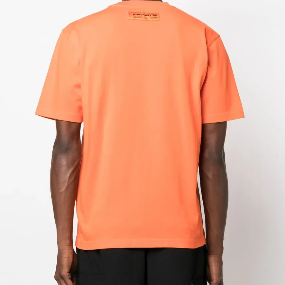 Футболка с вышитым логотипом