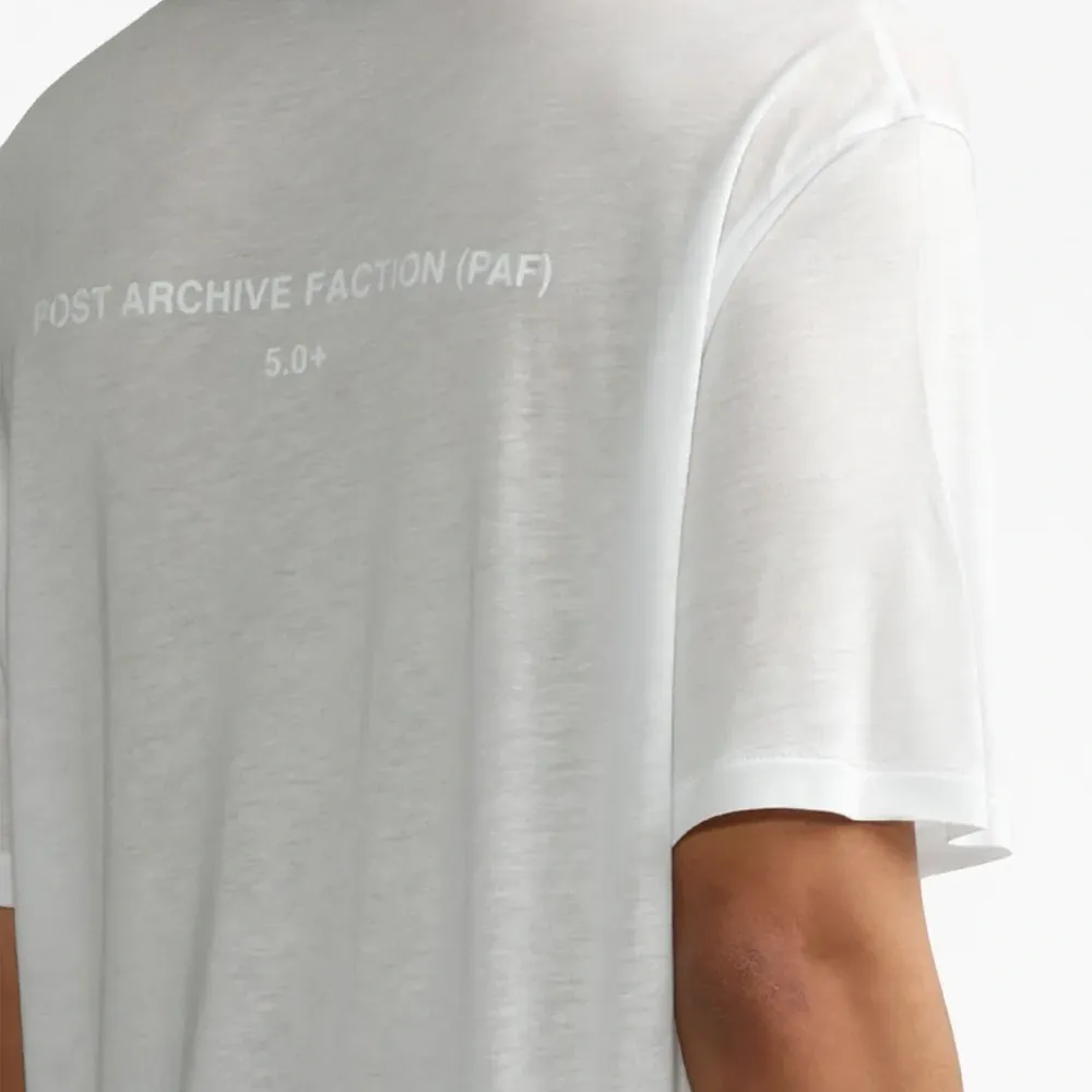 Футболка с логотипом