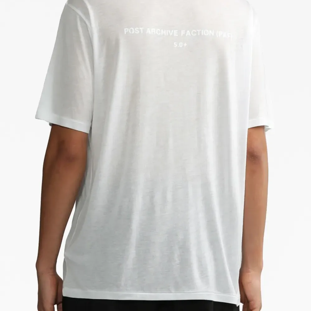 Футболка с логотипом