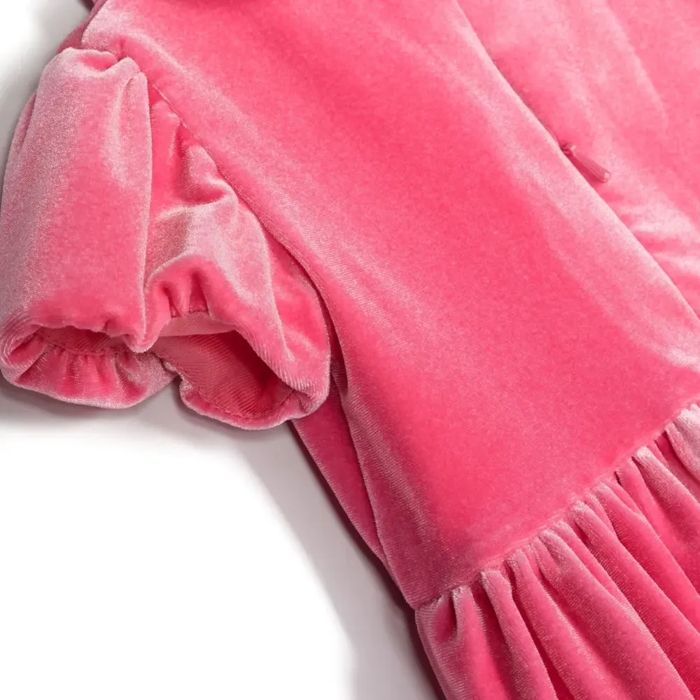 Бархатное платье с короткими рукавами