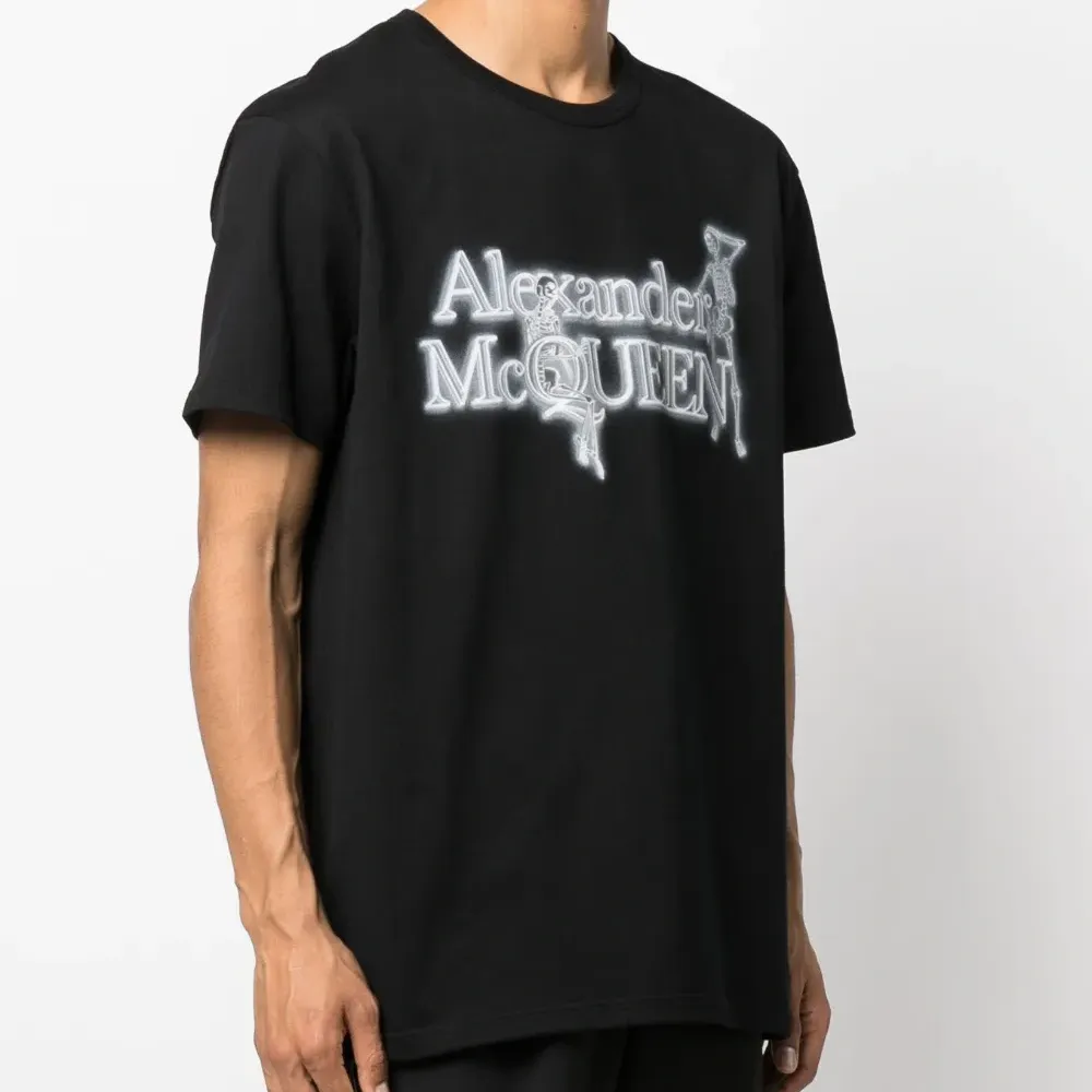 Футболка с логотипом