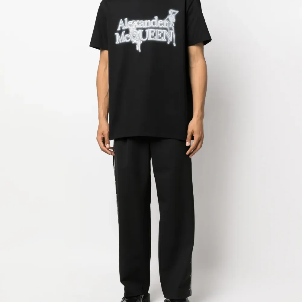 Футболка с логотипом