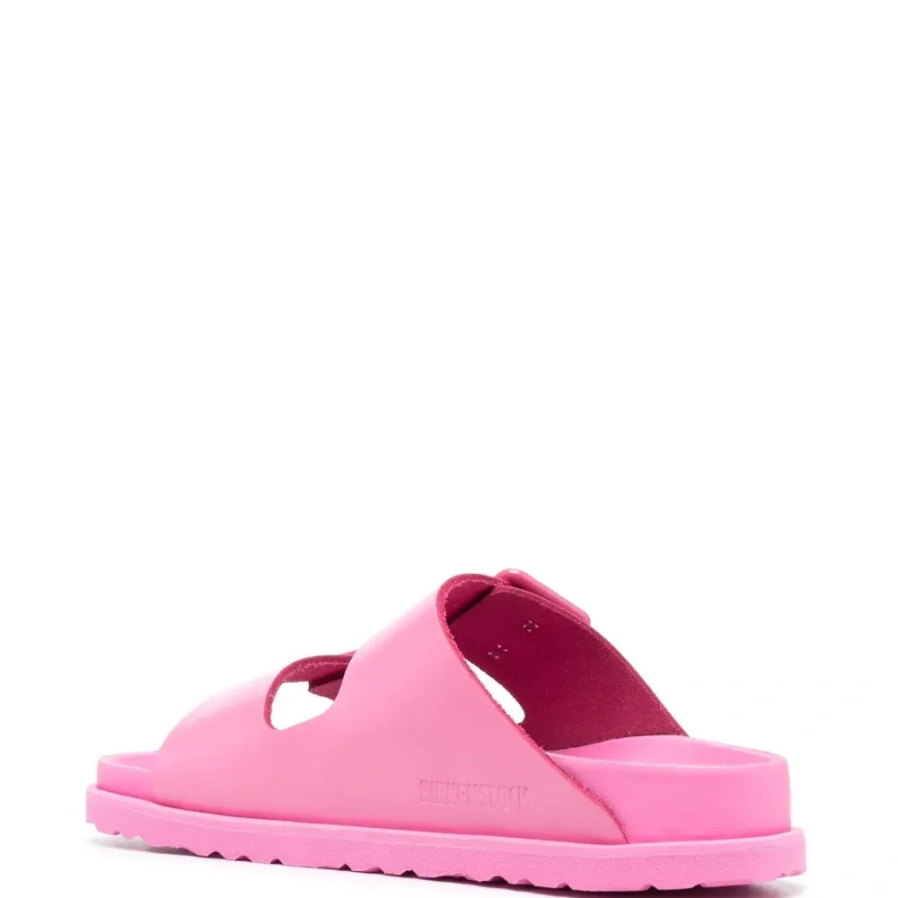 Шлепанцы с тисненым логотипом и открытым носком