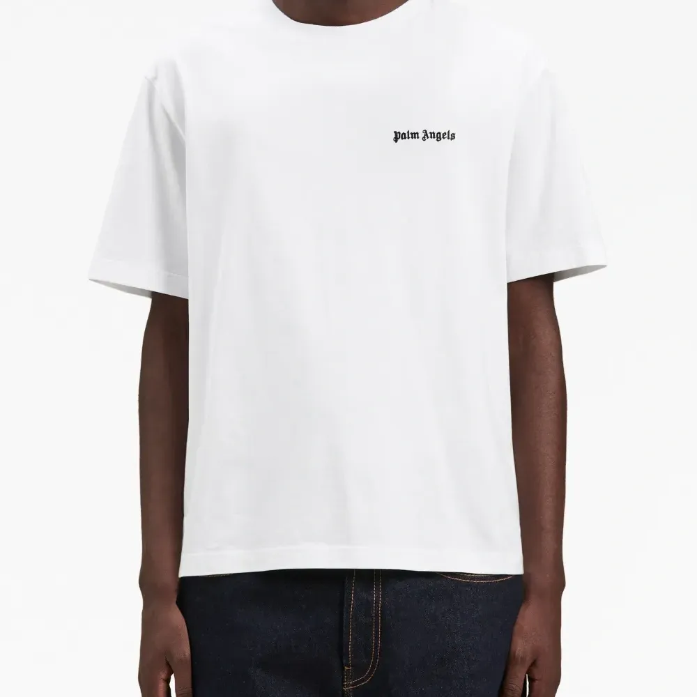 Футболка с вышитым логотипом