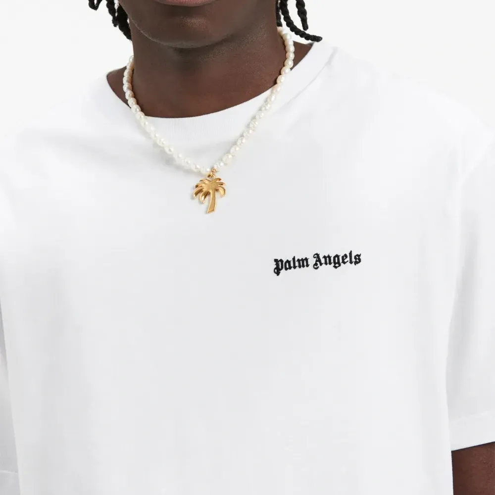 Футболка с вышитым логотипом