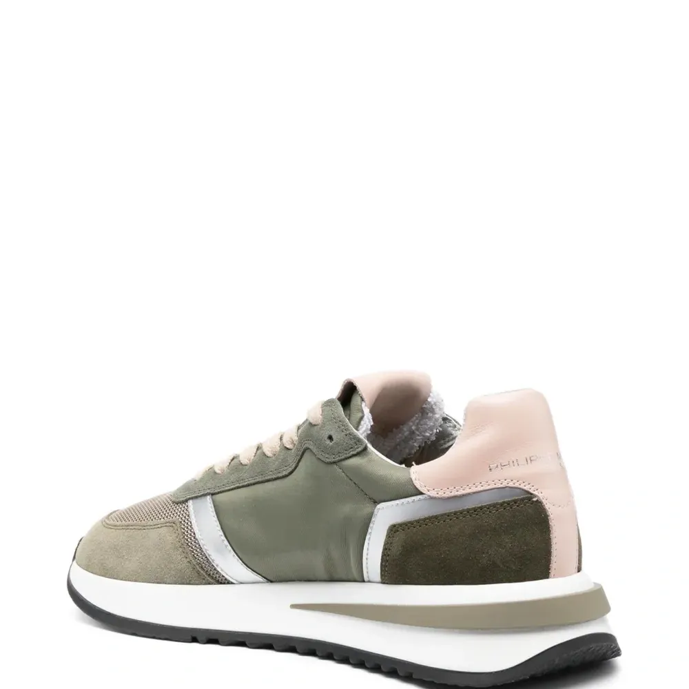 Кроссовки со вставками