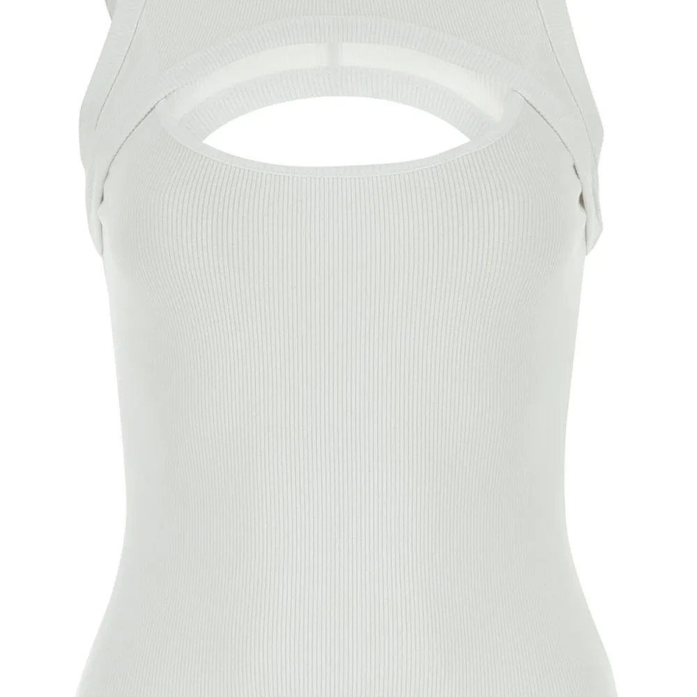 Топ с вырезом и логотипом Топ с вырезом и логотипом