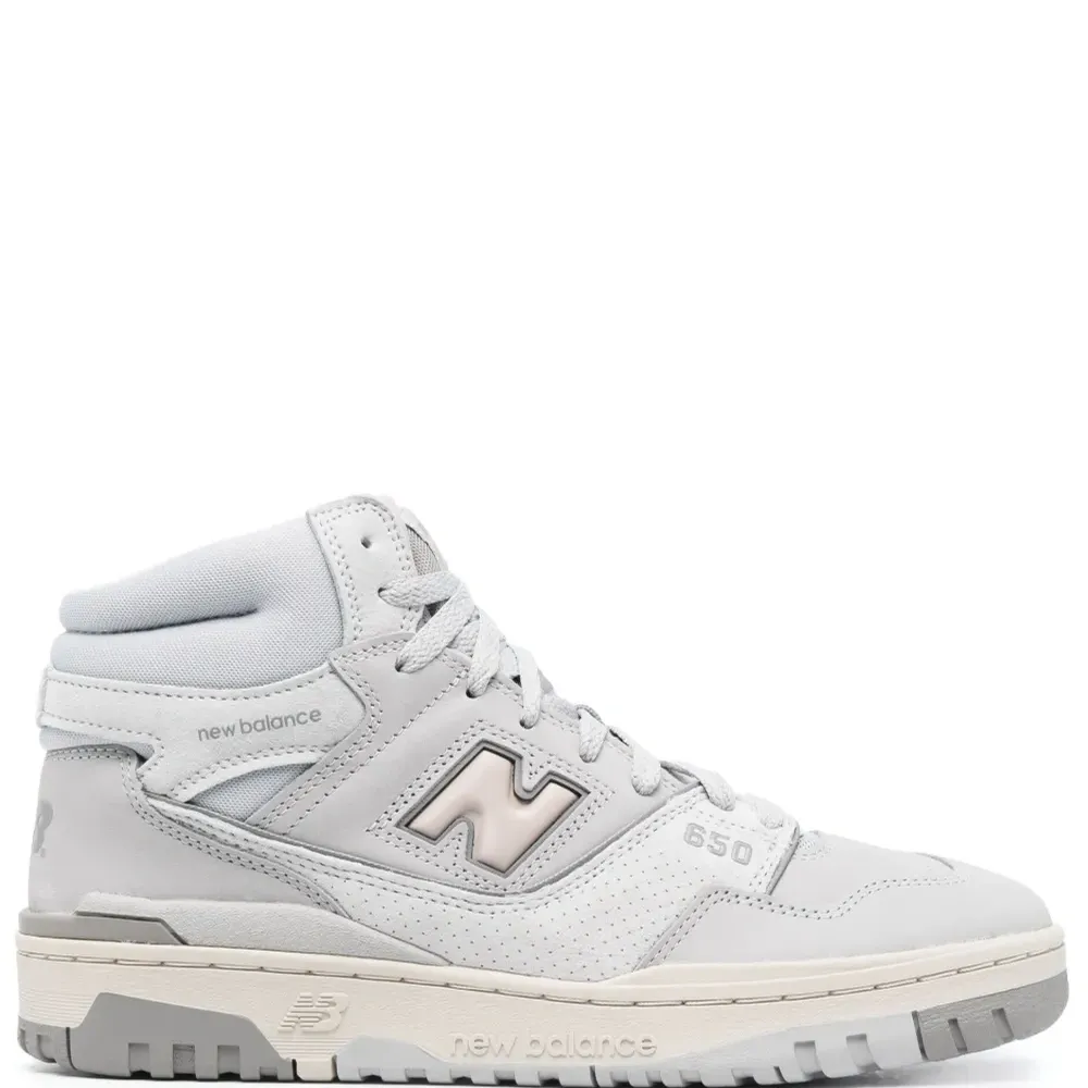 Высокие кроссовки 650