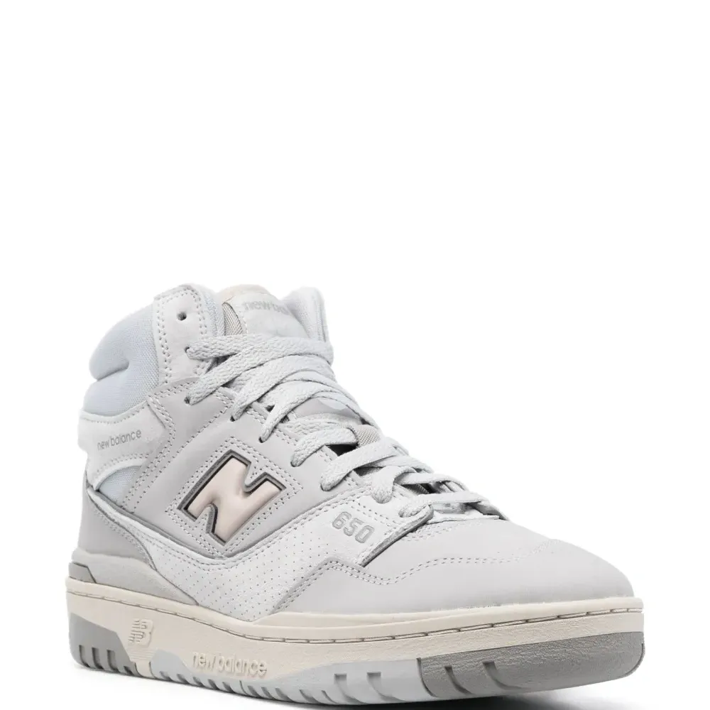 Высокие кроссовки 650