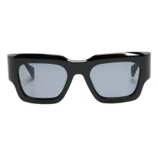 Солнцезащитные очки в геометричной оправе