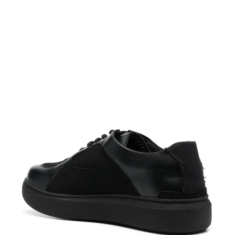 Кроссовки с нашивкой-логотипом