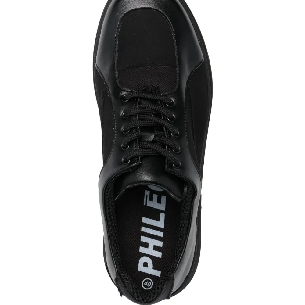 Кроссовки с нашивкой-логотипом