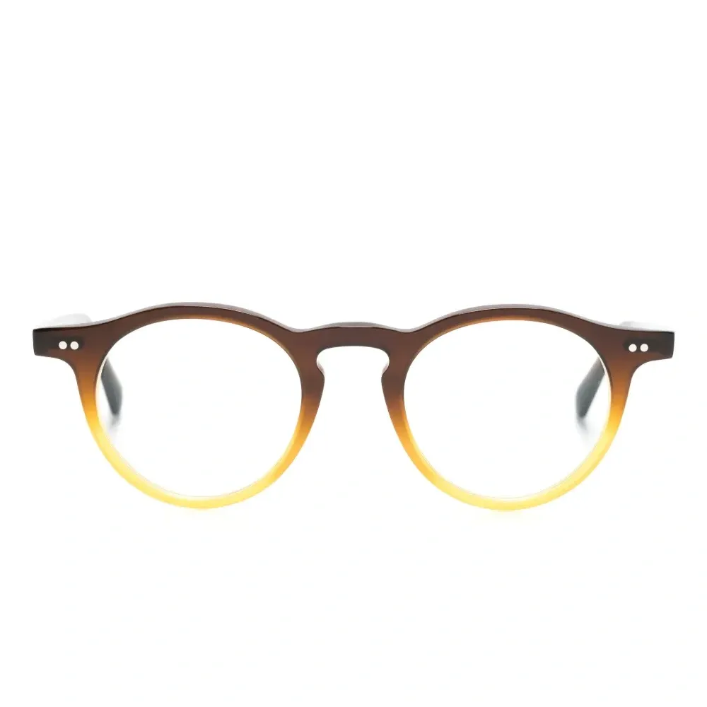 Очки в круглой оправе