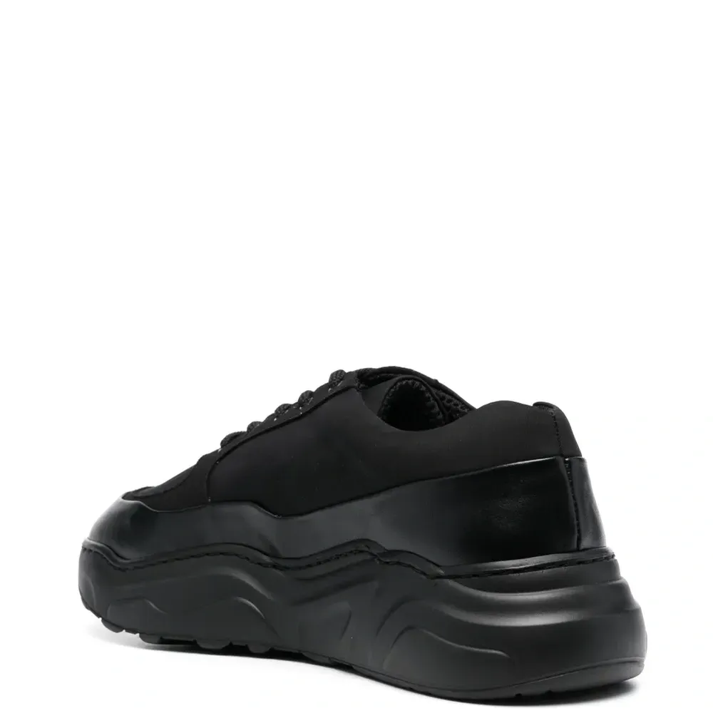 Кроссовки с вышитым логотипом Кроссовки с вышитым логотипом