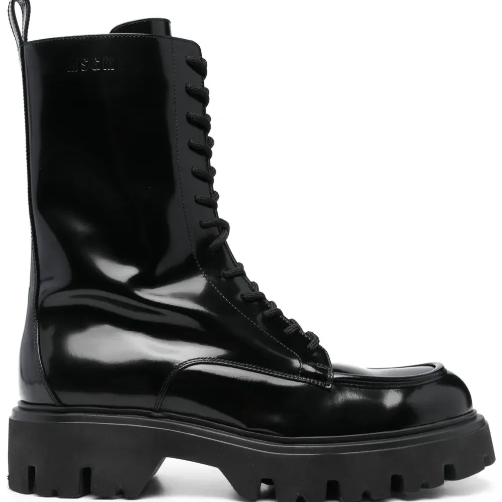 Ботинки на шнуровке