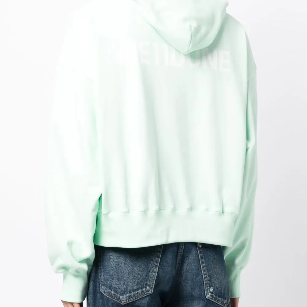 Худи с нашивкой-логотипом