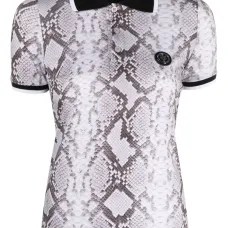 Топ со змеиным принтом и логотипом