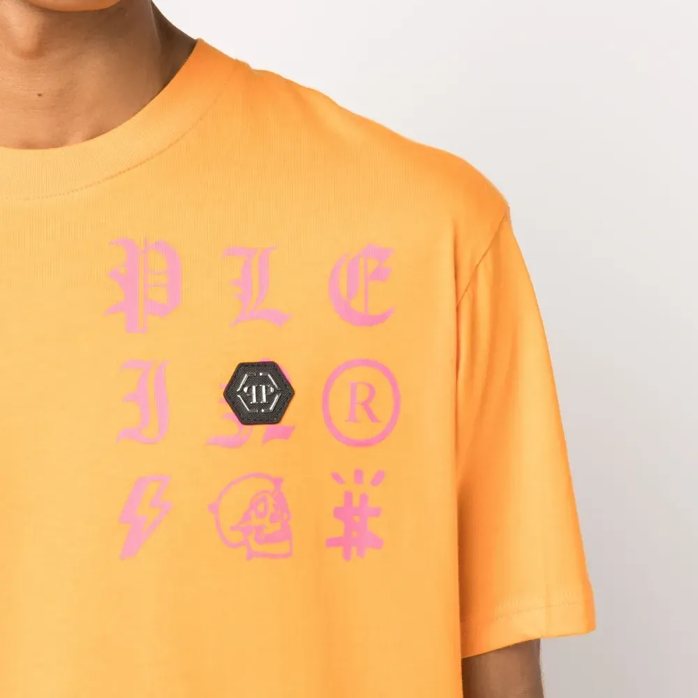 Футболка с нашивкой-логотипом