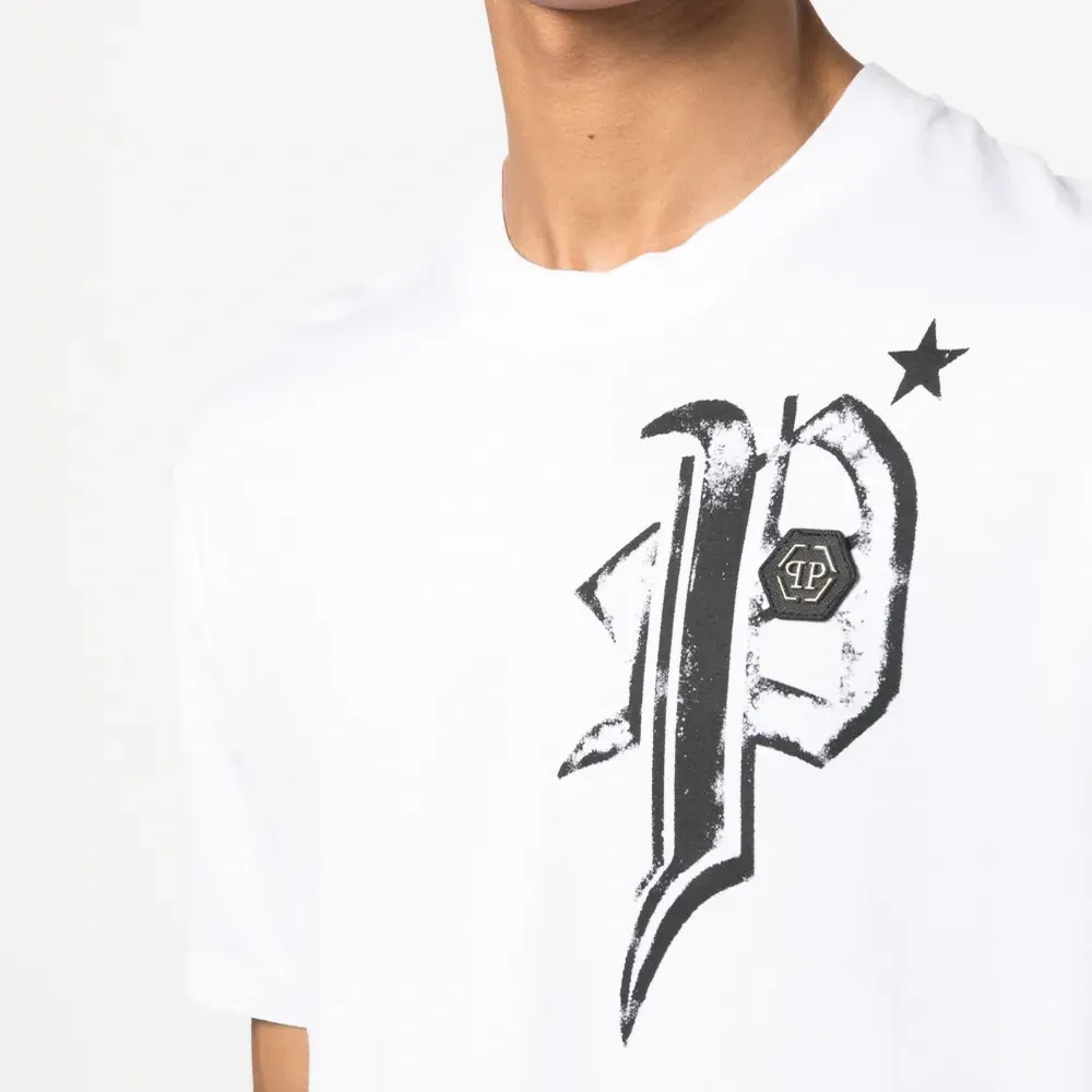 Футболка с логотипом