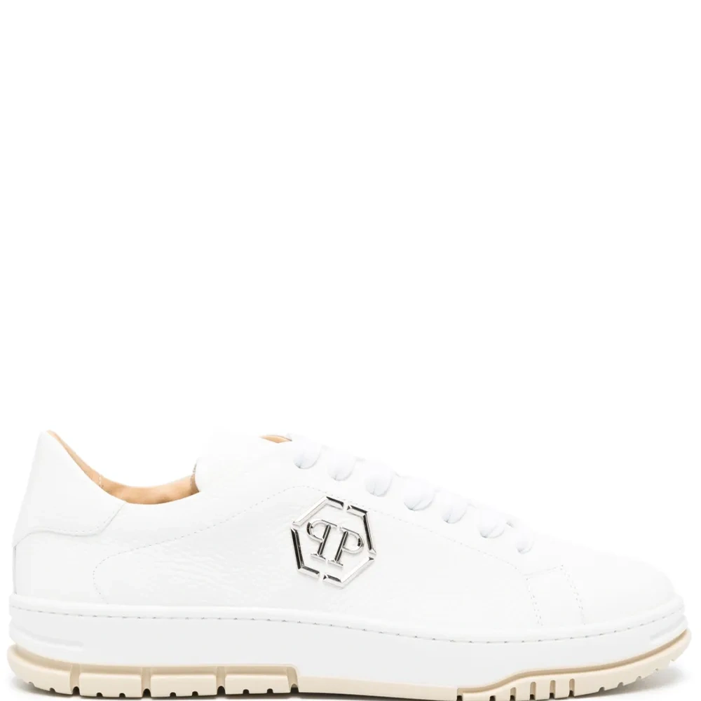 Кроссовки с логотипом