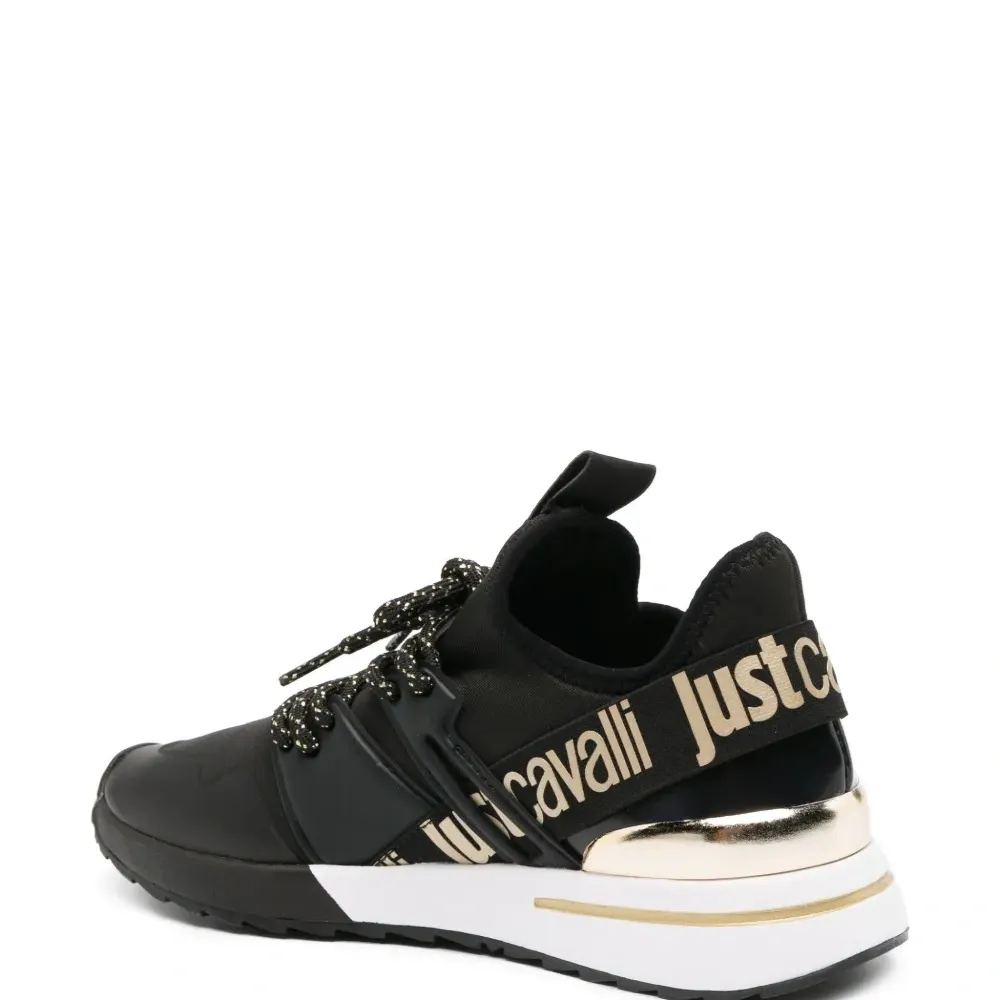 Кроссовки с логотипом