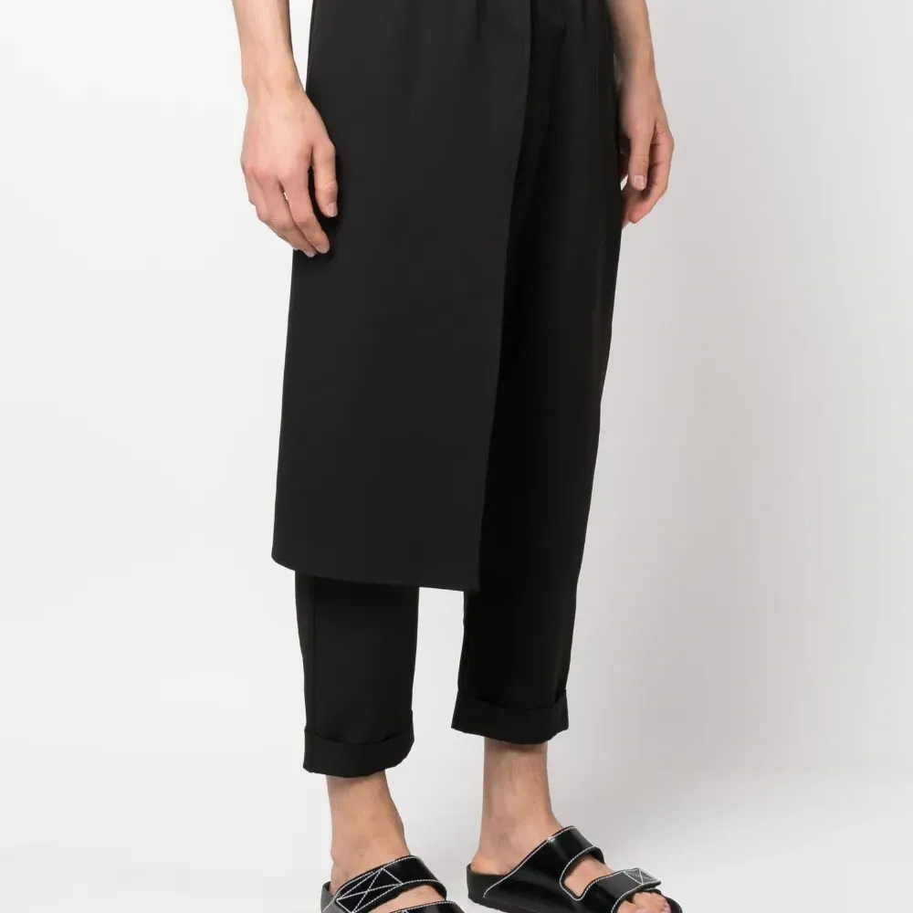 Укороченные многослойные брюки