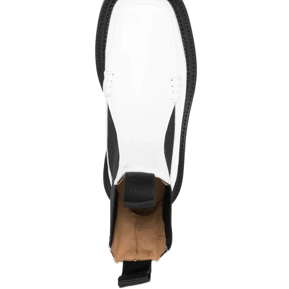 Ботинки с заклепками