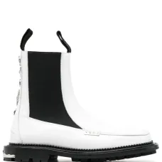 Ботинки с заклепками