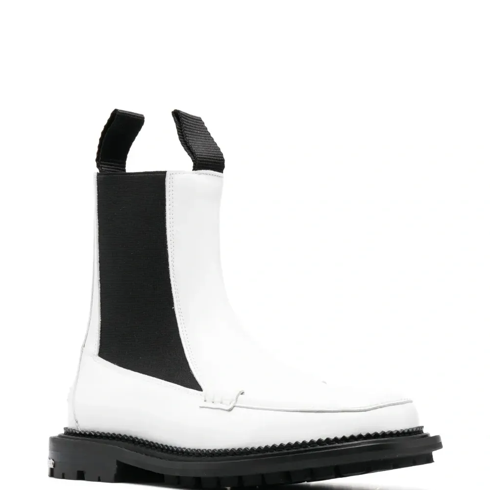 Ботинки с заклепками