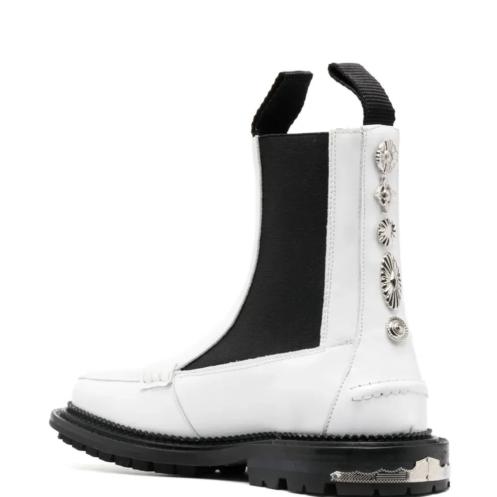 Ботинки с заклепками