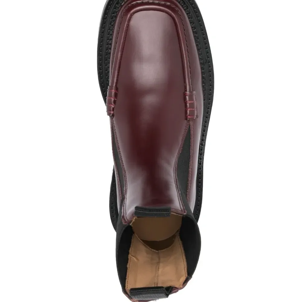 Ботинки с заклепками