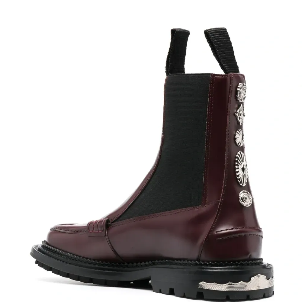 Ботинки с заклепками