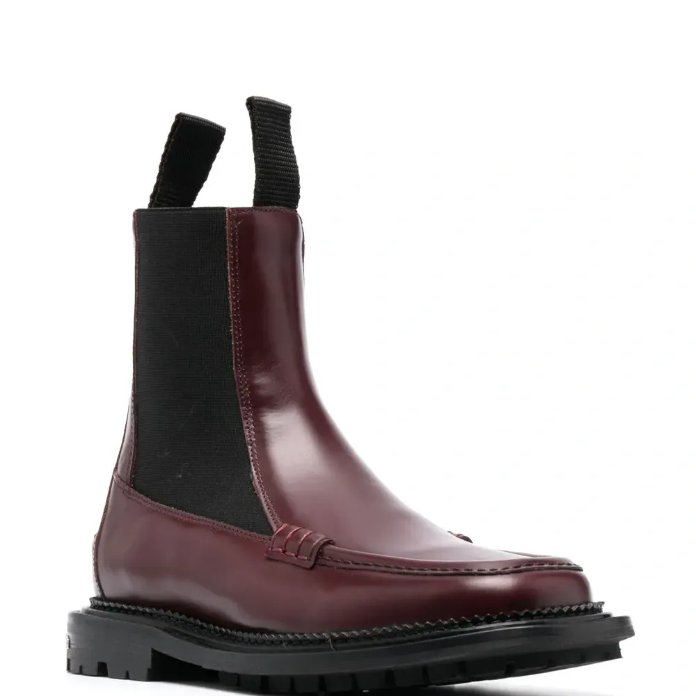 Ботинки с заклепками