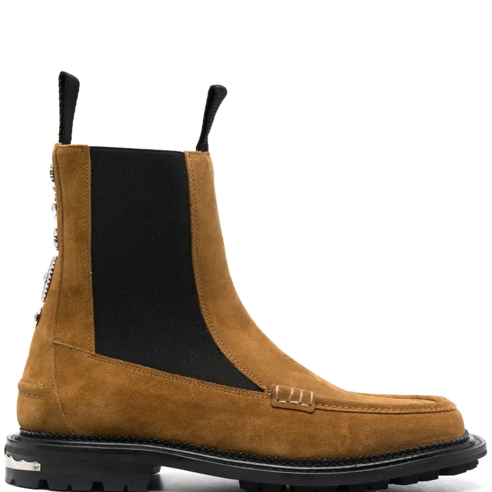 Ботинки с заклепками