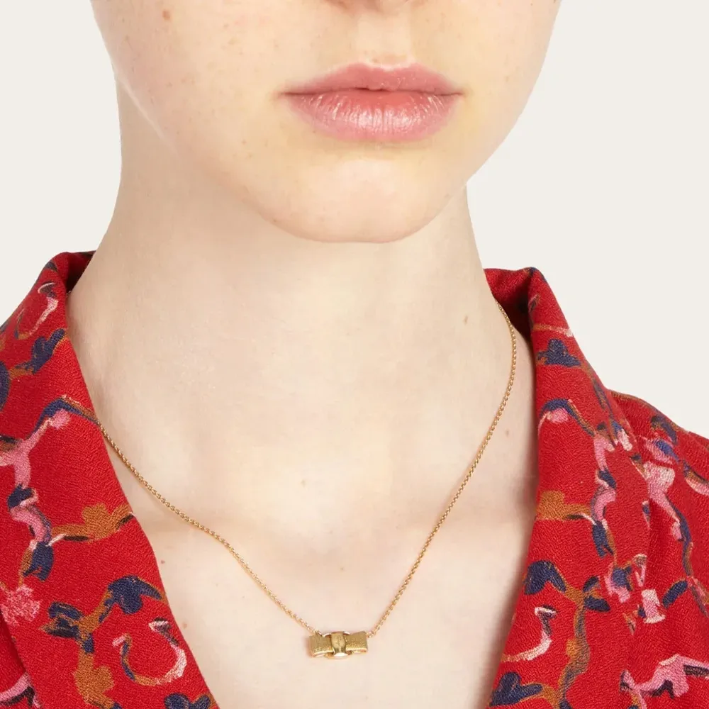 Колье с подвеской