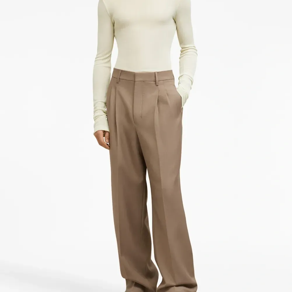 Топ в рубчик с высоким воротником