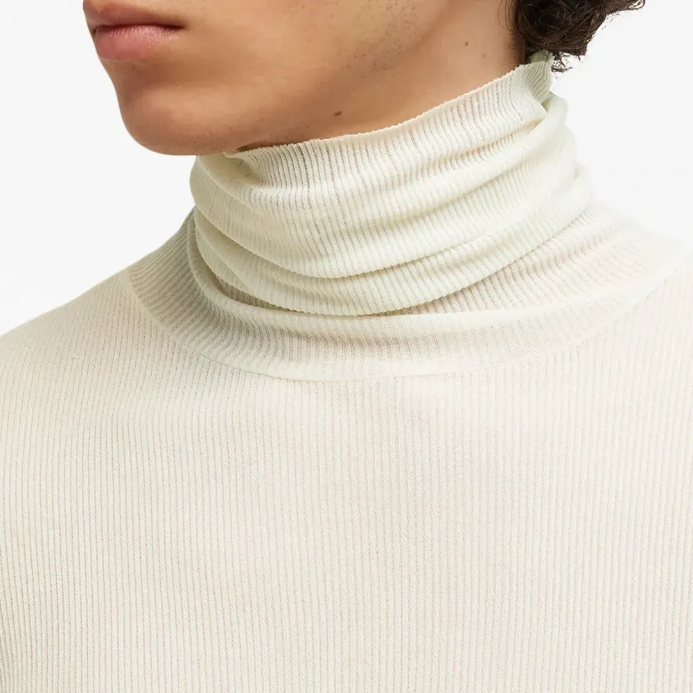 Топ в рубчик с высоким воротником